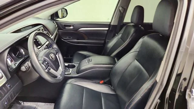 Used 2014 Attitude Black Metallic Toyota AWD 4dr V6 XLE image 13