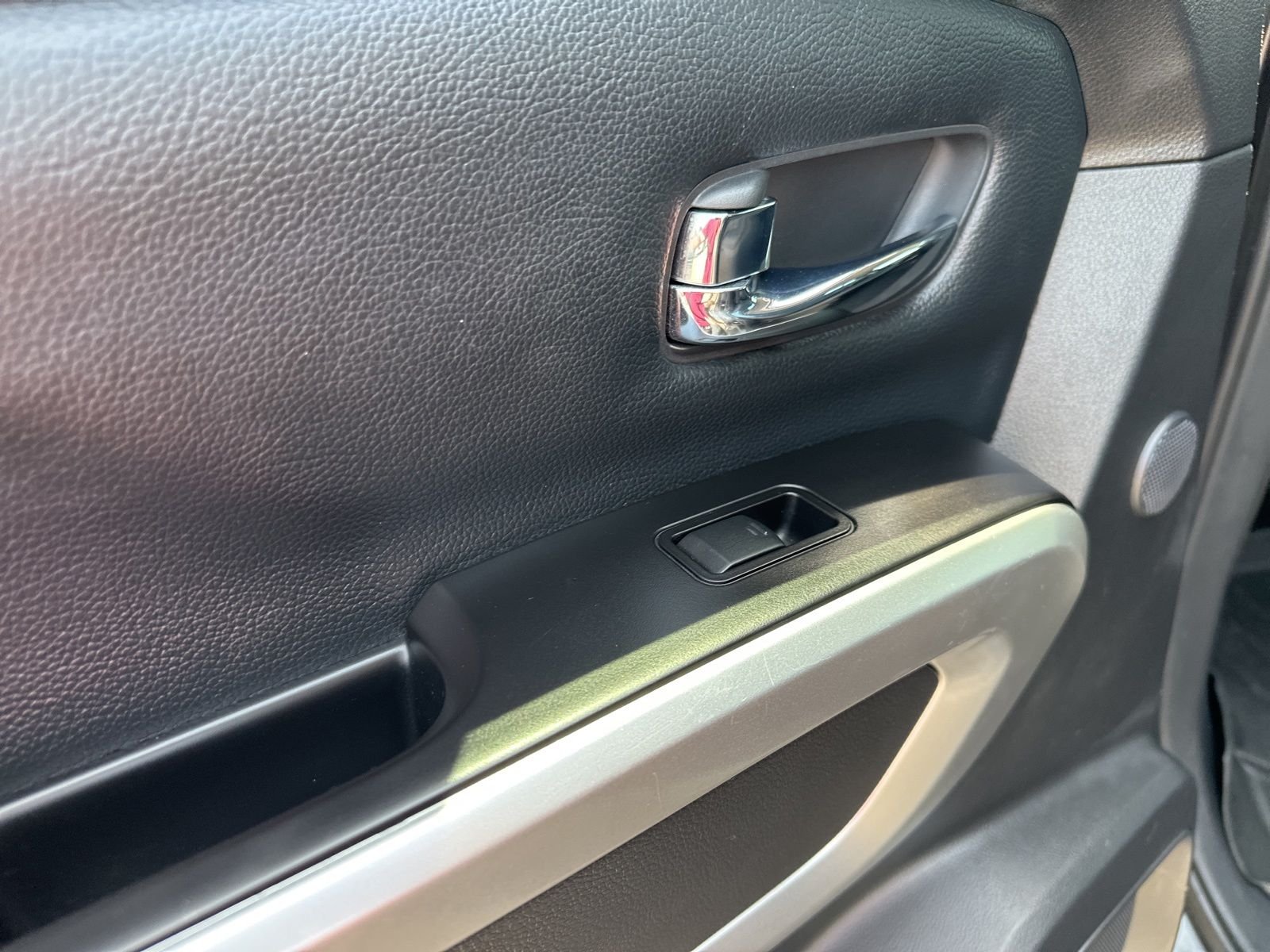 Used 2019 Gray Nissan SL image 23