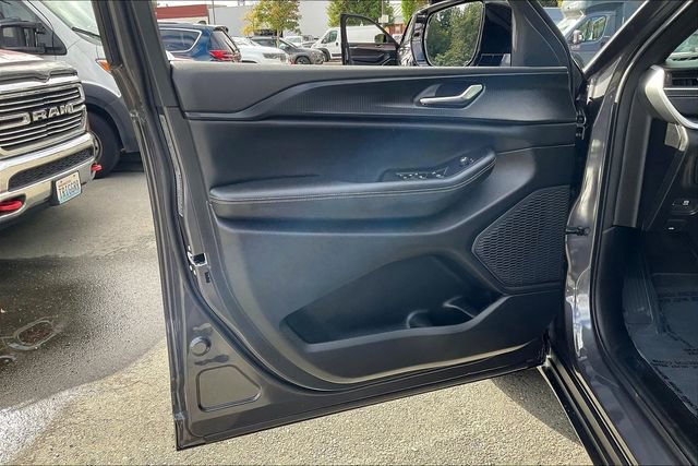 New 2025 Baltic Gray Metallic Clear-Coat Exterior Paint Jeep Altitude X image 21