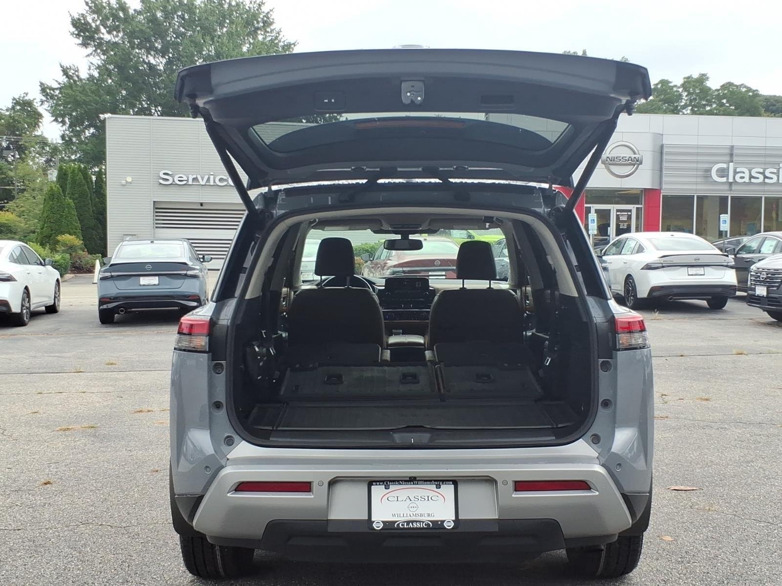 Used 2022 Boulder Gray Pearl Nissan Platinum image 28