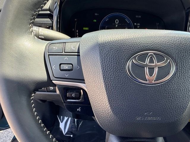 Used 2025  Toyota SE image 27