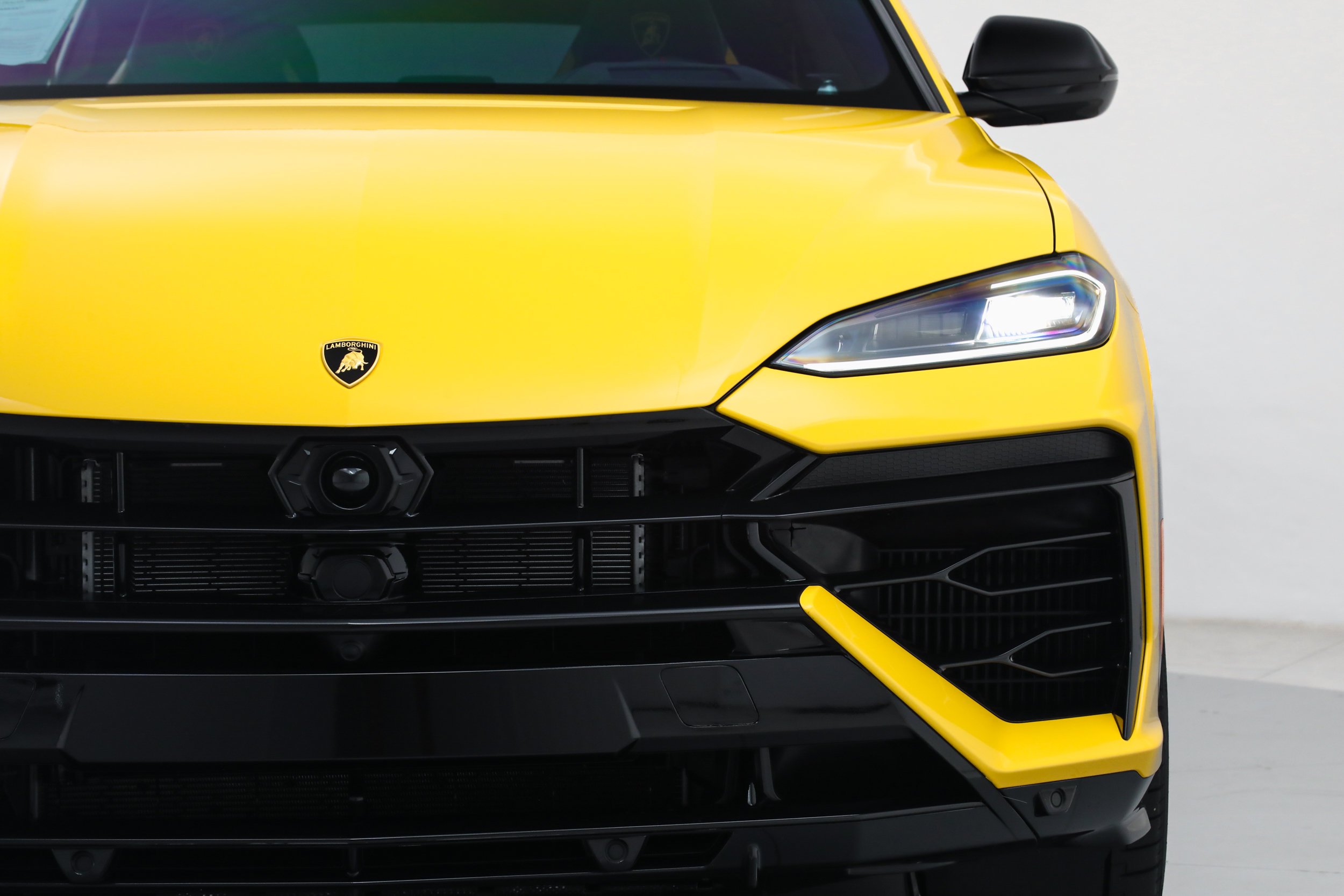 Used 2025 Yellow Lamborghini SE image 10