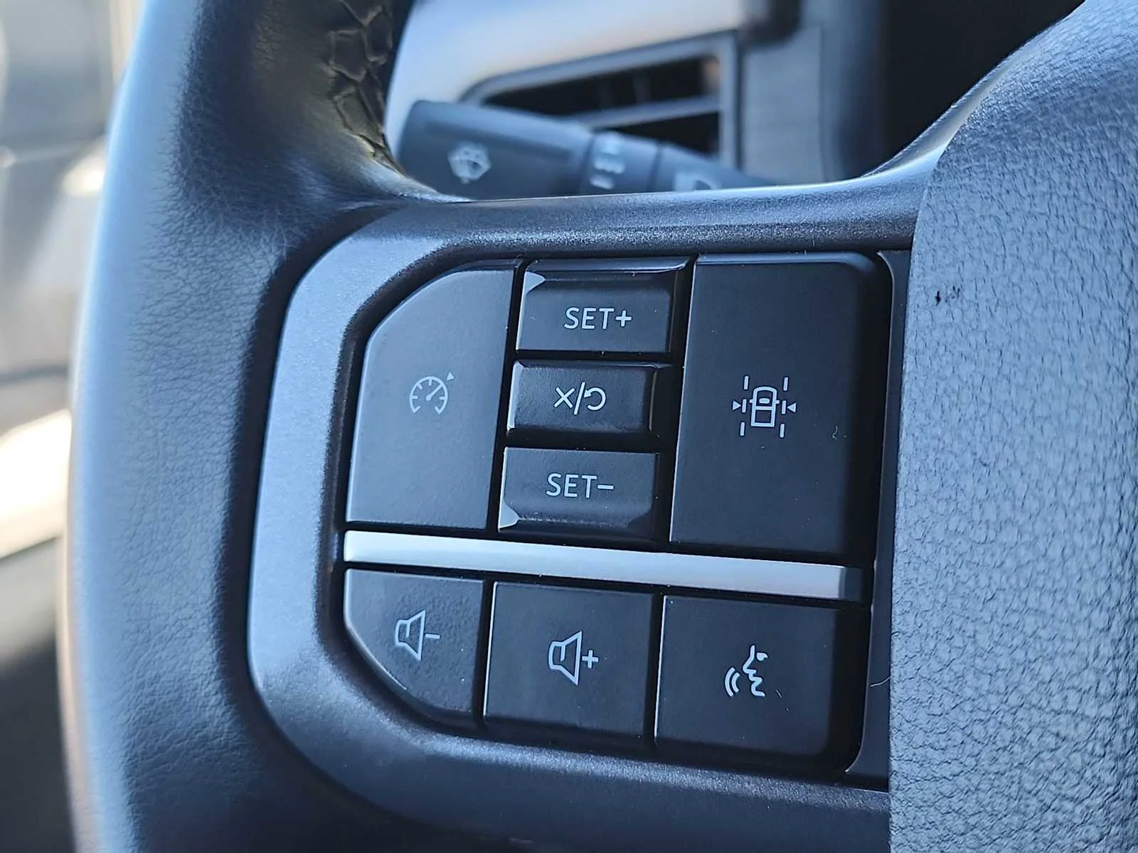 Used 2024 Oxford White Ford XLT image 28