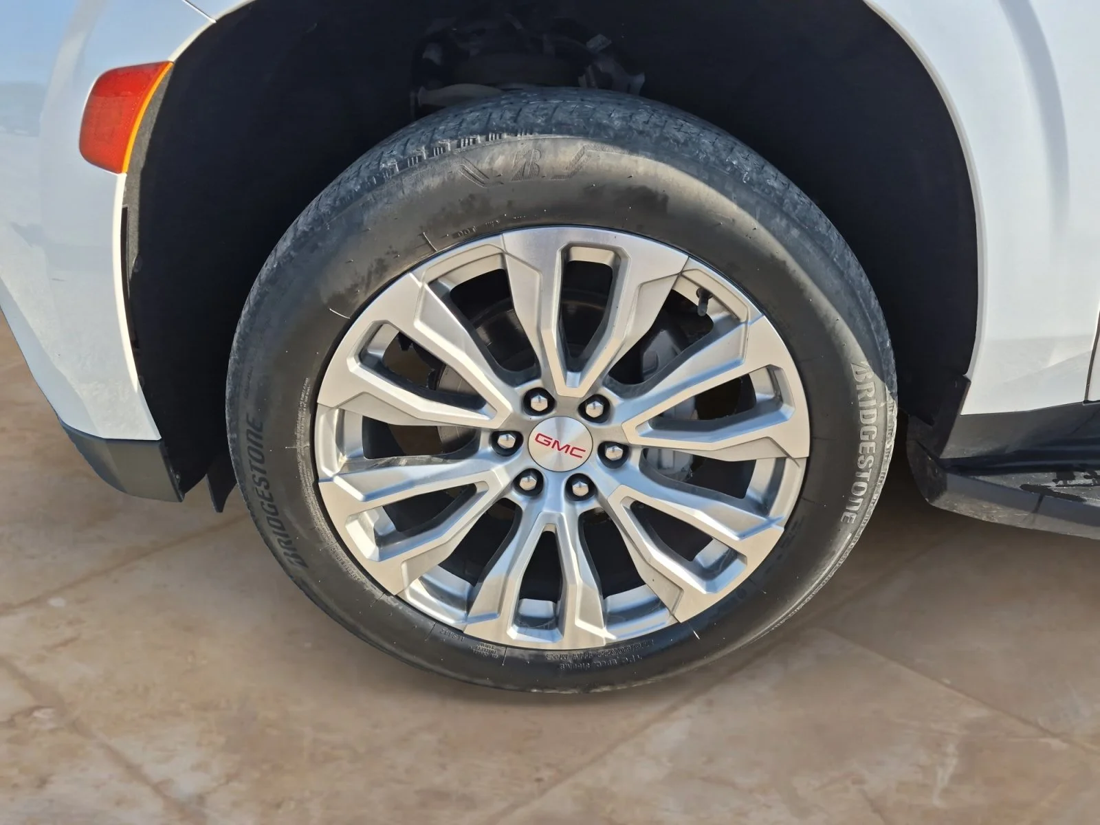 Used 2023 White Frost Tricoat GMC Denali image 31