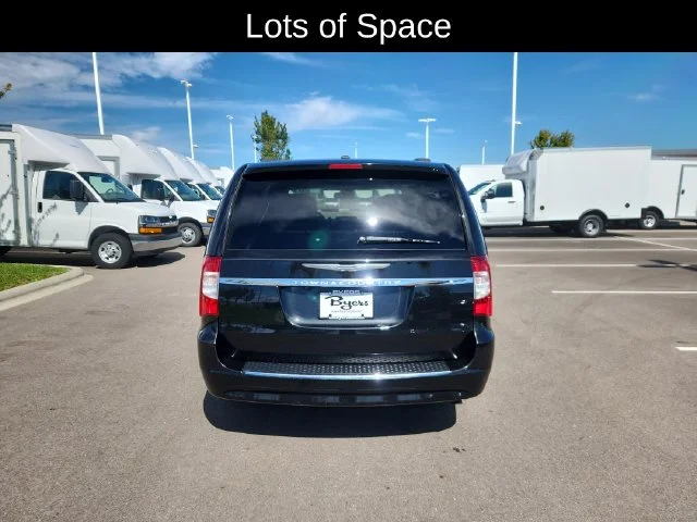 Used 2013 Black Chrysler Touring image 9