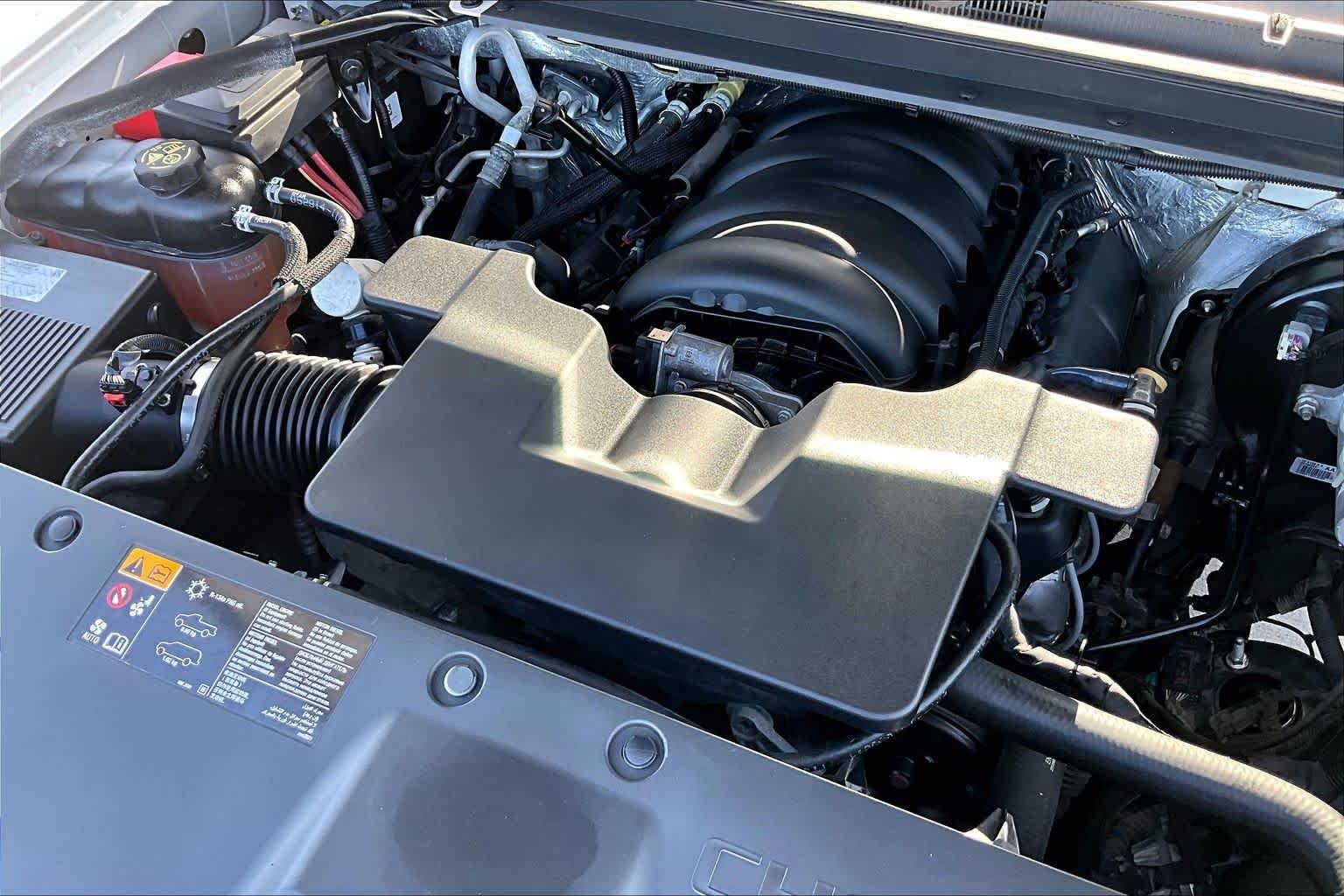 Used 2015 White Diamond Tricoat Chevrolet LT image 32