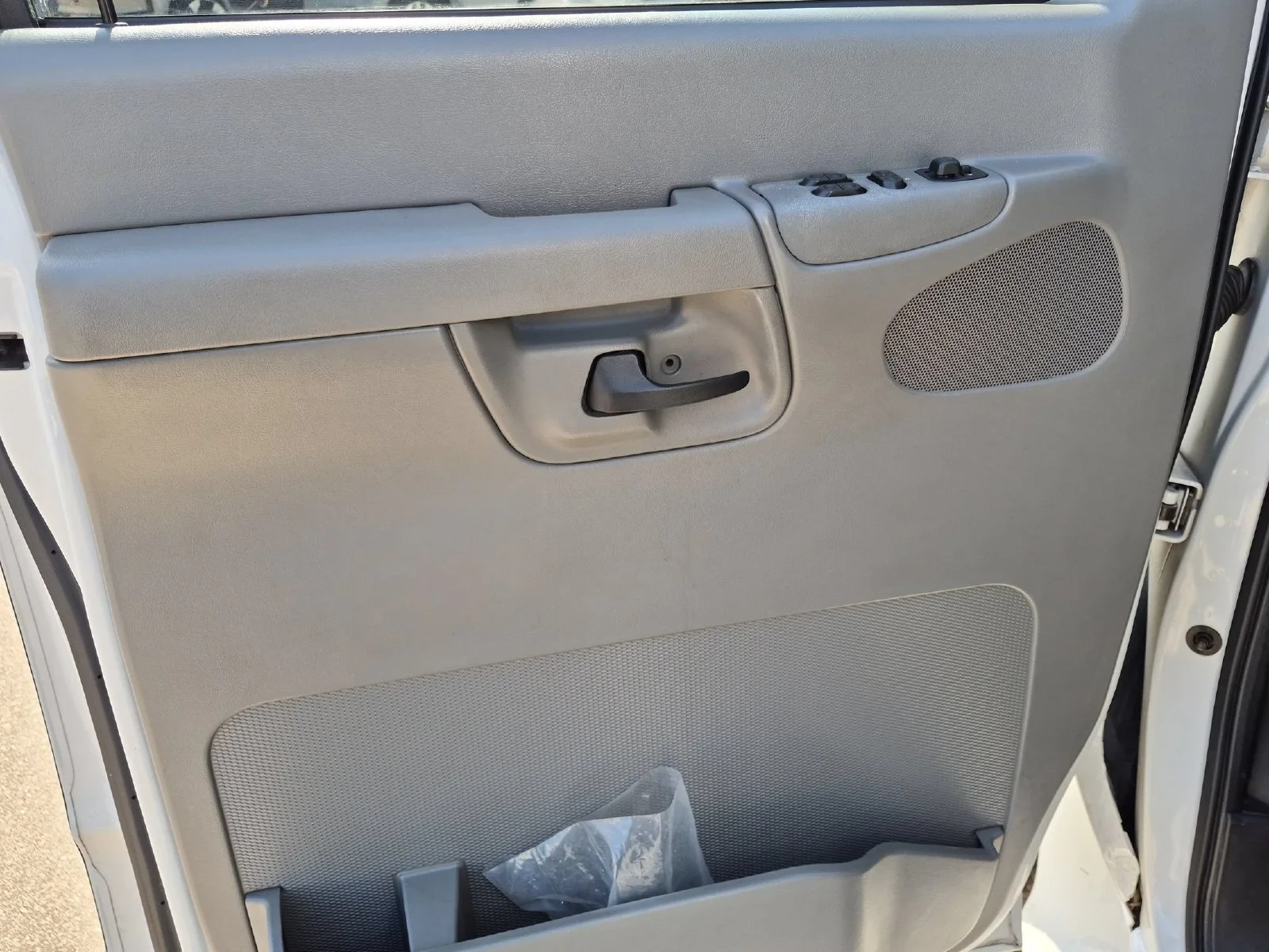 Used 2008 White Ford  image 10