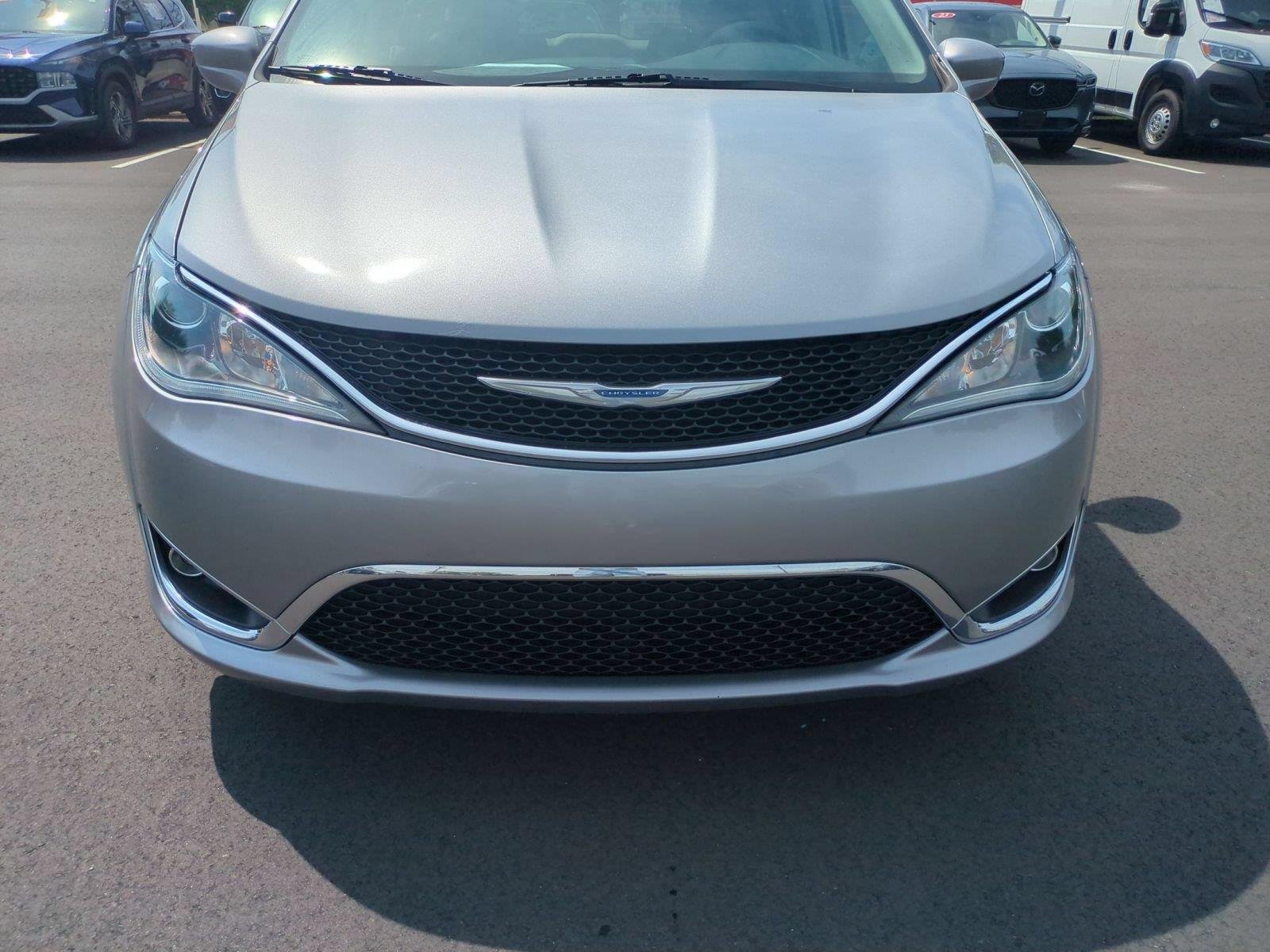 Used 2017 Billet Silver Metallic Clearcoat Chrysler Touring-L image 14