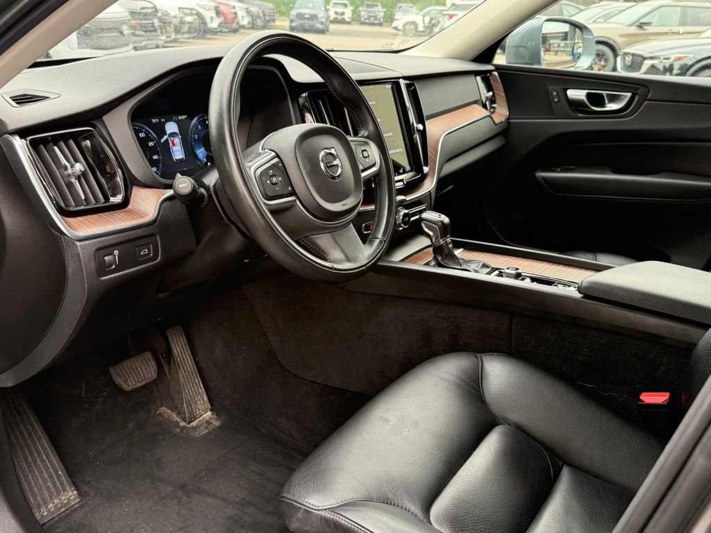 Used 2021 Gray Volvo T5 Momentum image 22