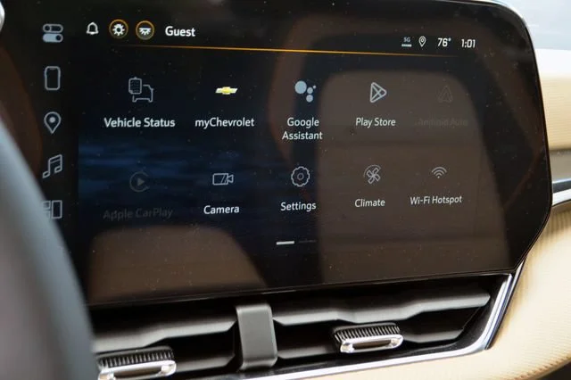 New 2026 Mosaic Black Metallic Chevrolet ACTIV image 19