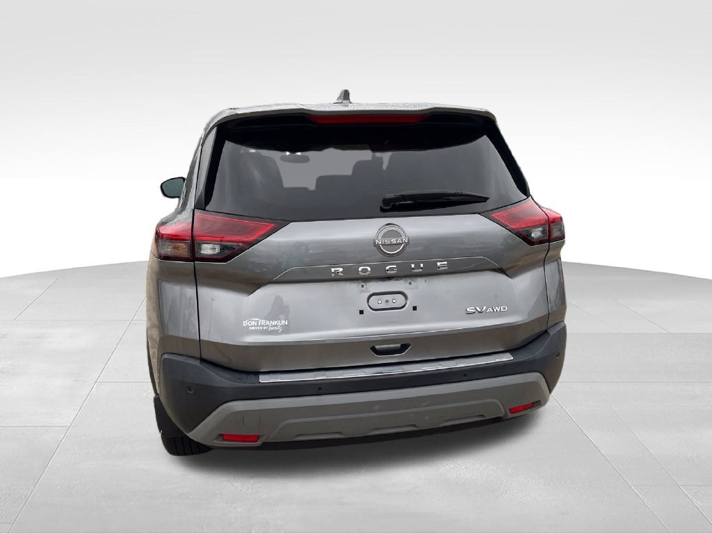 Used 2023 Gray Nissan SV image 4