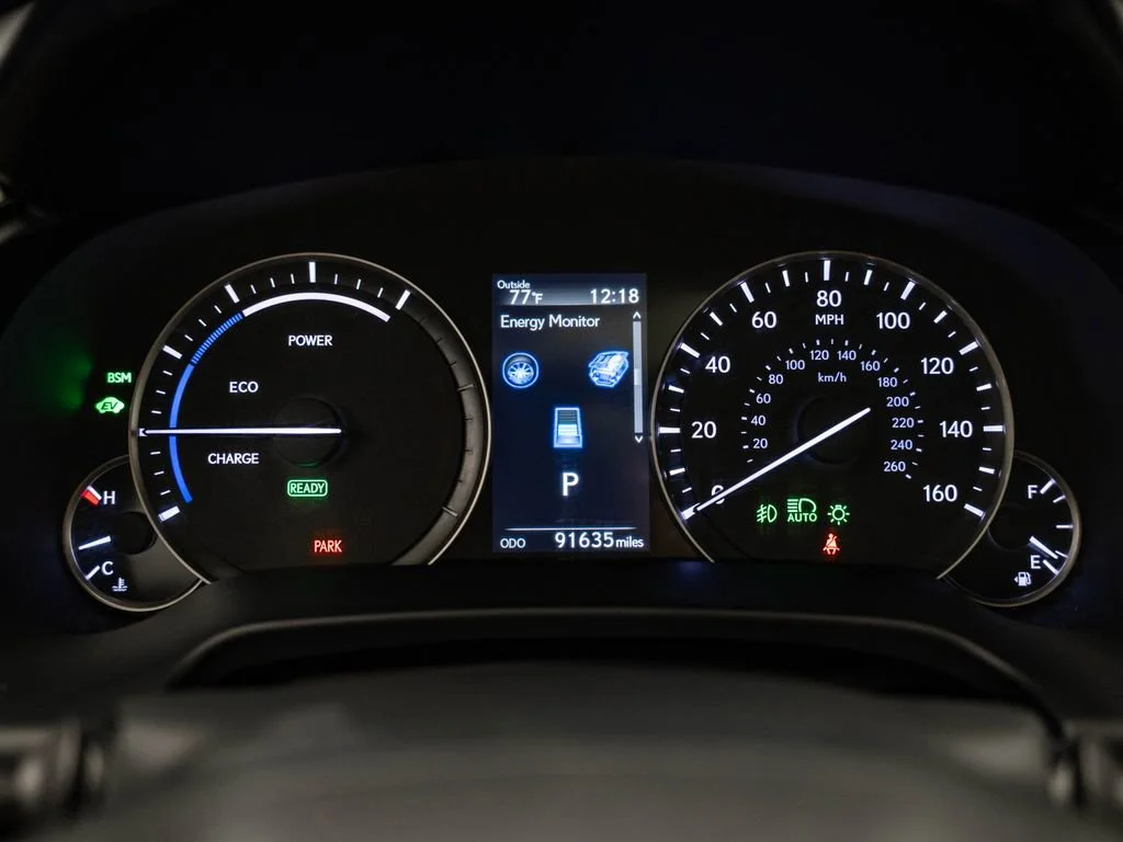Used 2022 White Pearl Lexus 450hL Luxury image 32