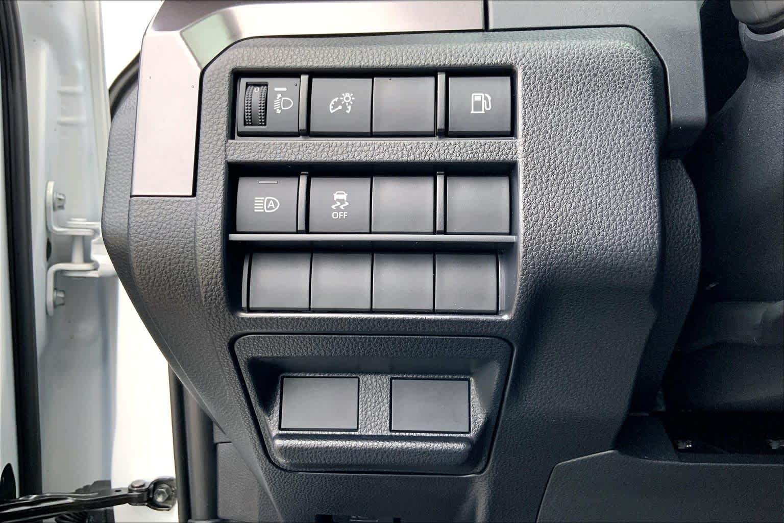 Used 2025 Ice Cap Toyota SR5 image 33