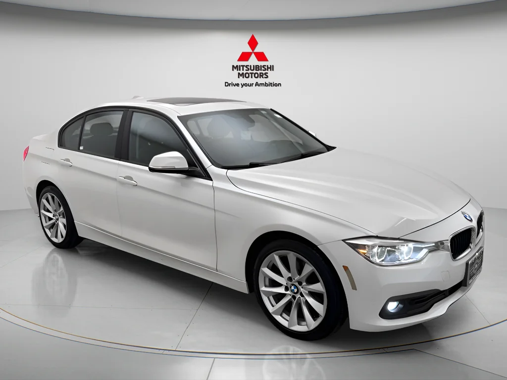 Used 2018 White Metallic BMW 320i xDrive image 3