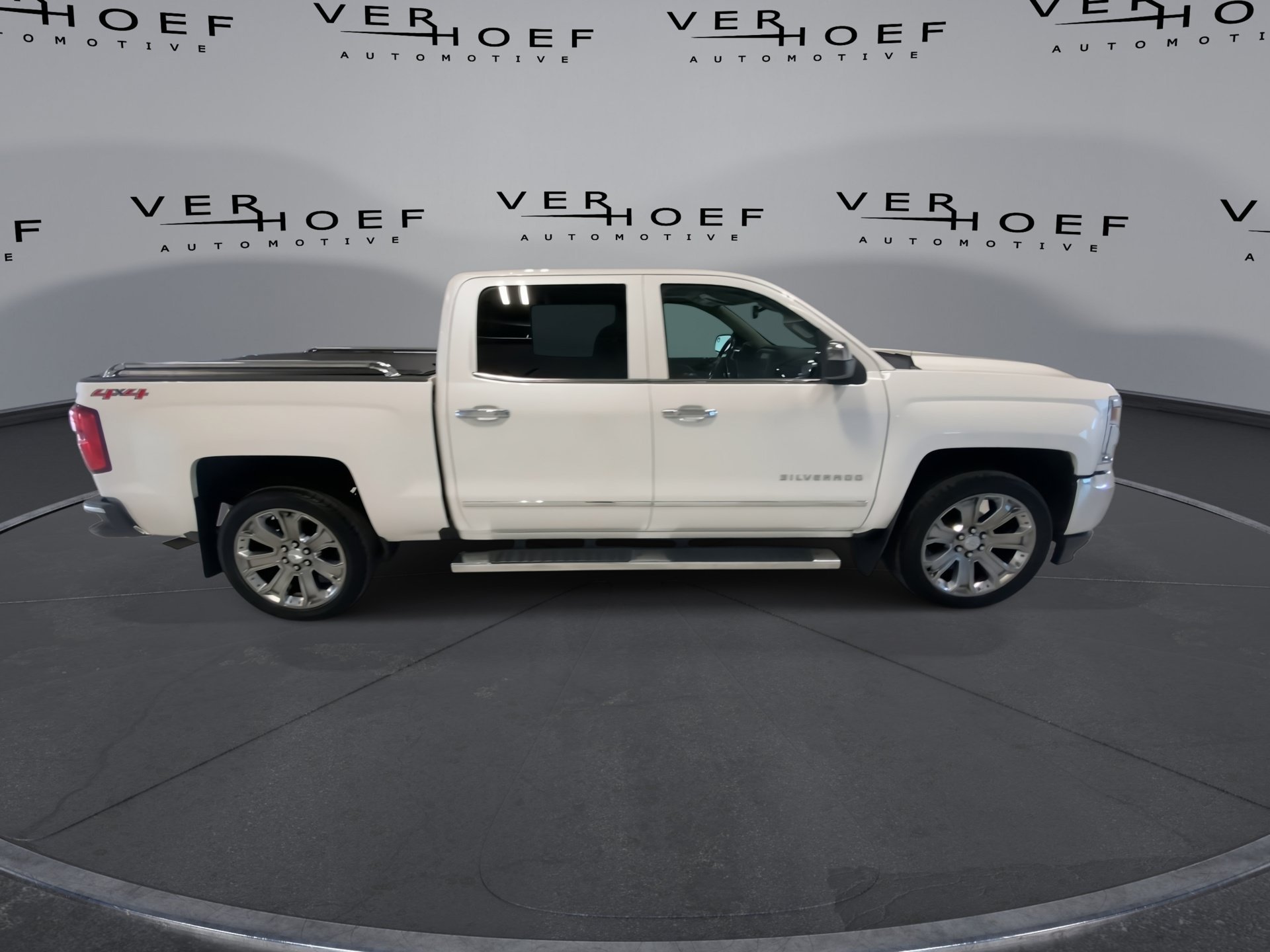 Used 2017 IRIDESCENT PEARL TRICOAT Chevrolet LTZ image 9