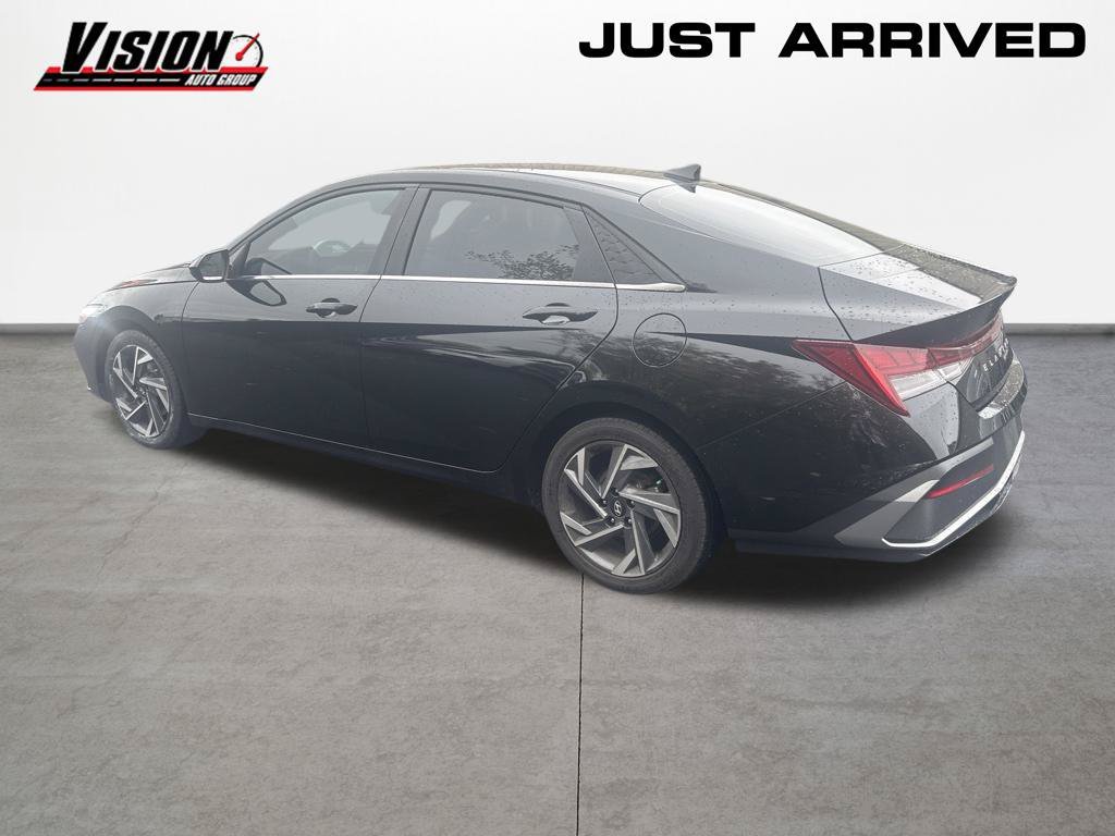 Used 2024 Black Hyundai SEL image 4