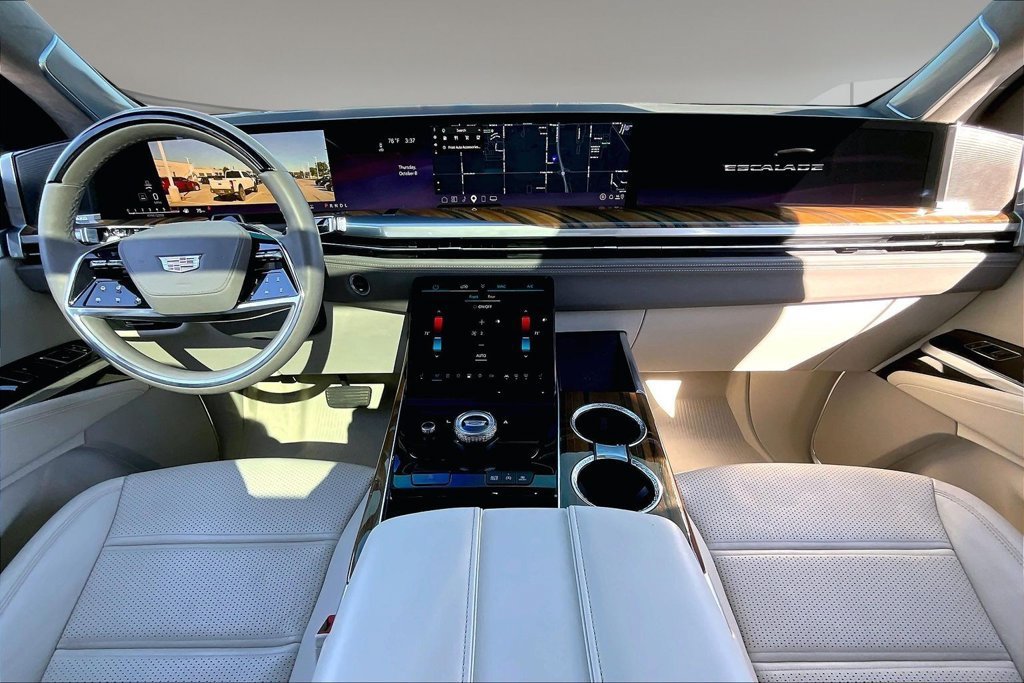 Certified Used 2025 Crystal White Tricoat Cadillac Premium Luxury Platinum image 15