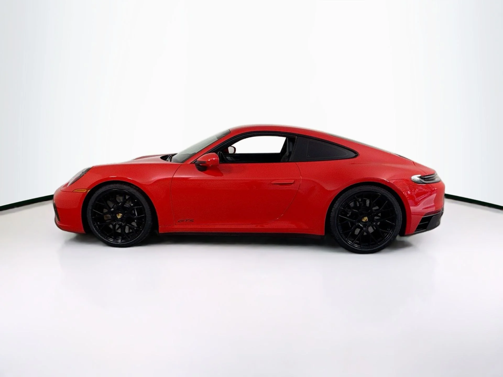 Used 2022 Guards Red Porsche Carrera 4 GTS image 4