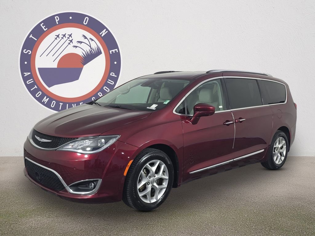 2017 Chrysler Pacifica Touring-L Plus's photo