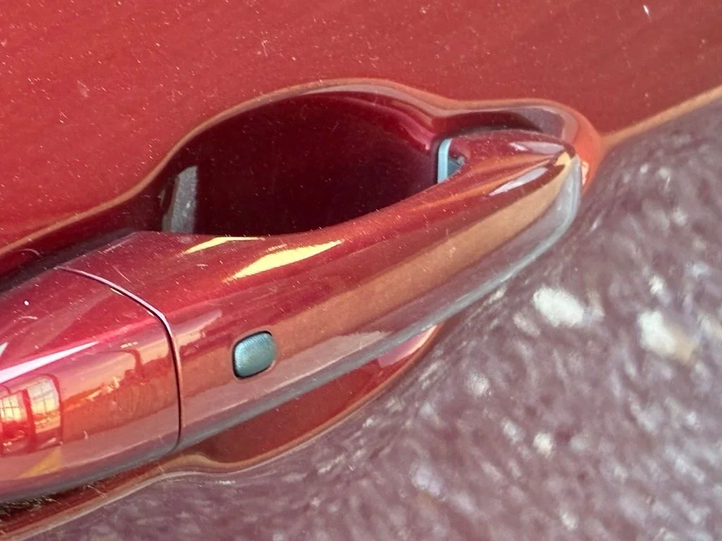 Used 2022 Red Jeep Latitude image 40