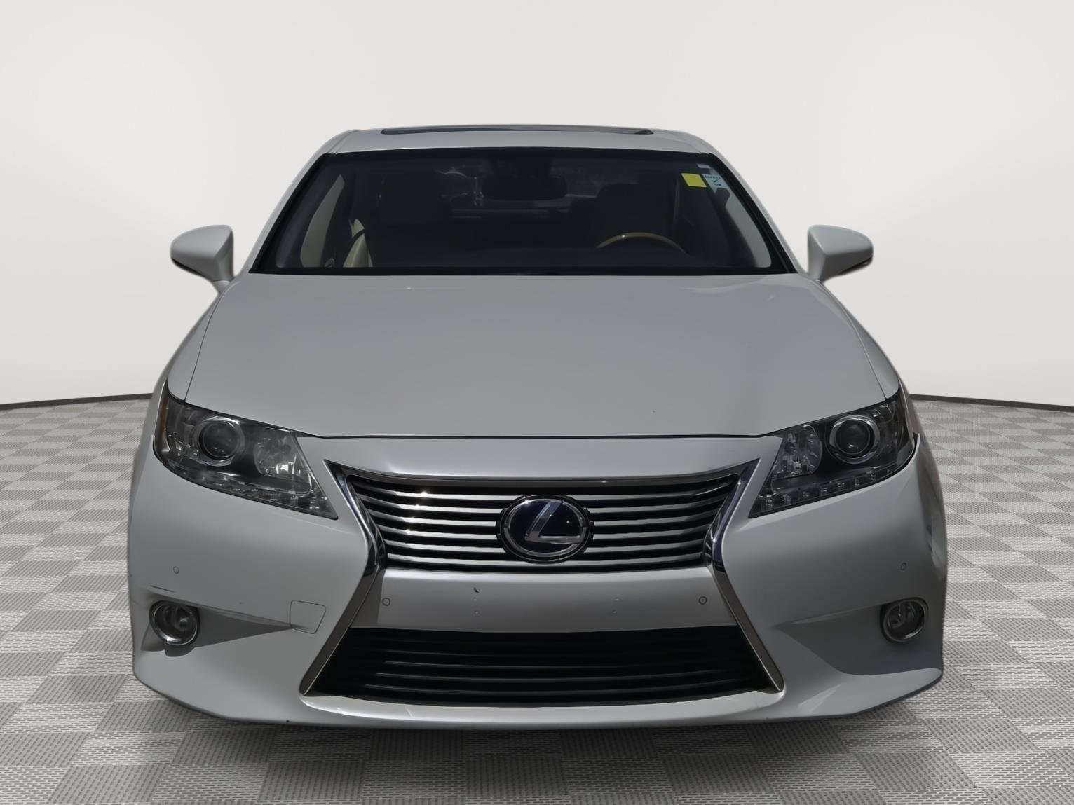 Used 2013 Starfire Pearl Lexus Hybrid image 2