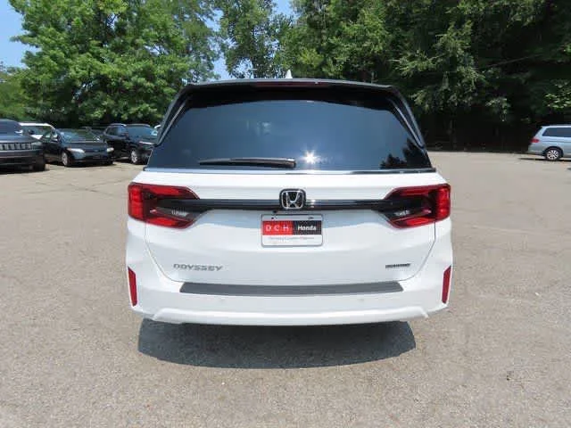New 2026 Platinum White Pearl Honda Touring image 5