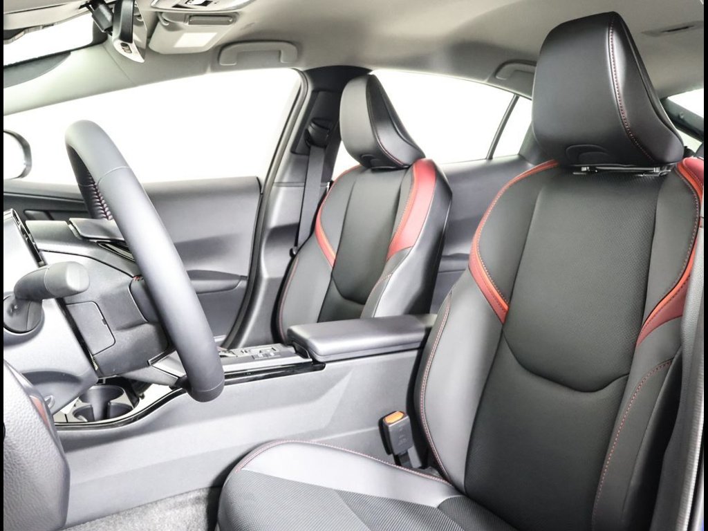2026 Toyota Prius Plug-in Hybrid XSE - Photo 7