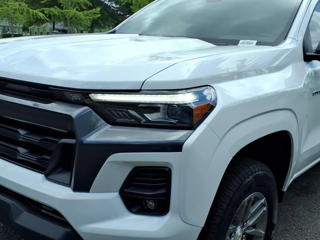 New 2026 Summit White Chevrolet LT image 25