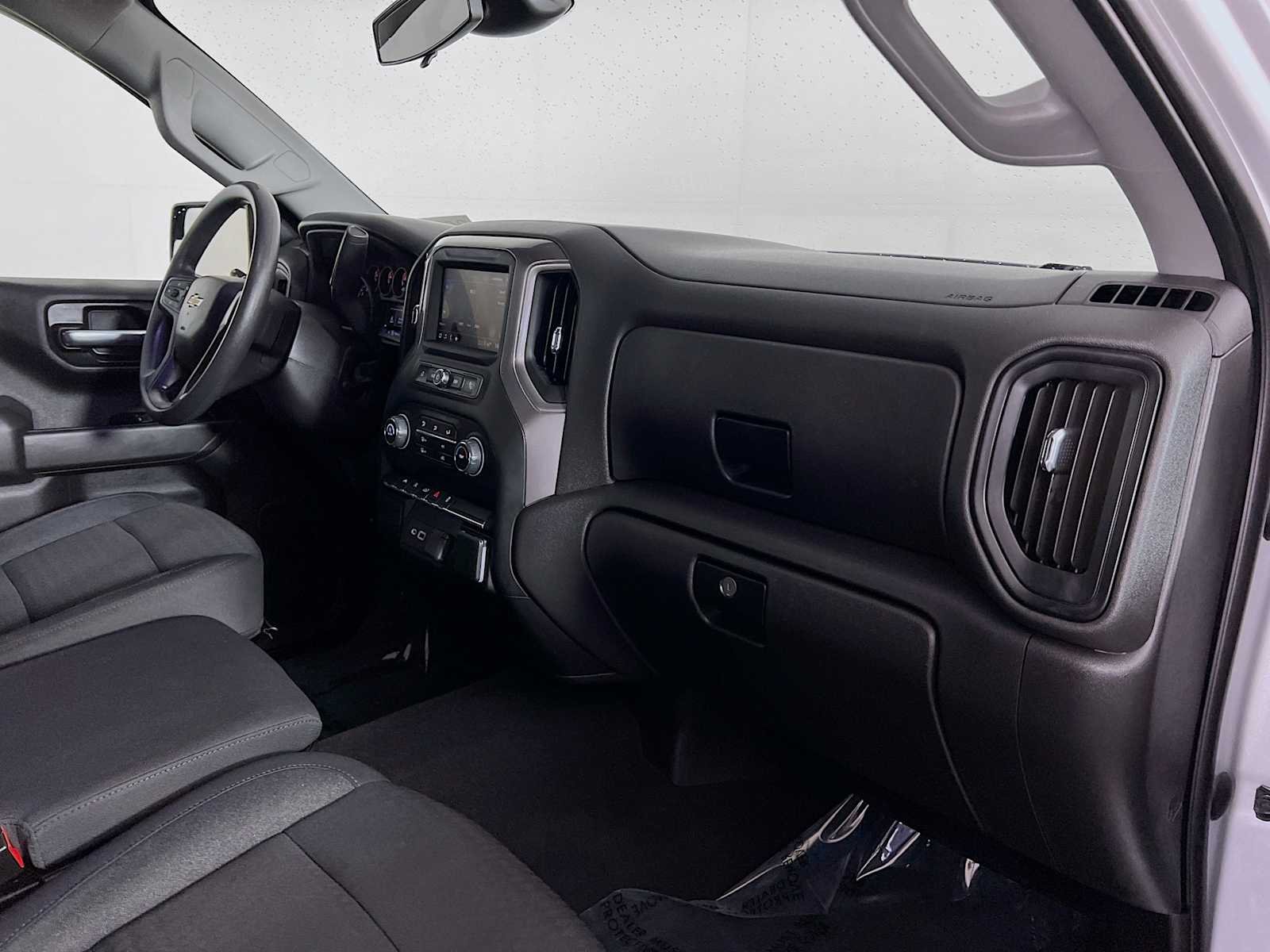 Used 2022 Silver Ice Metallic Chevrolet Custom image 27