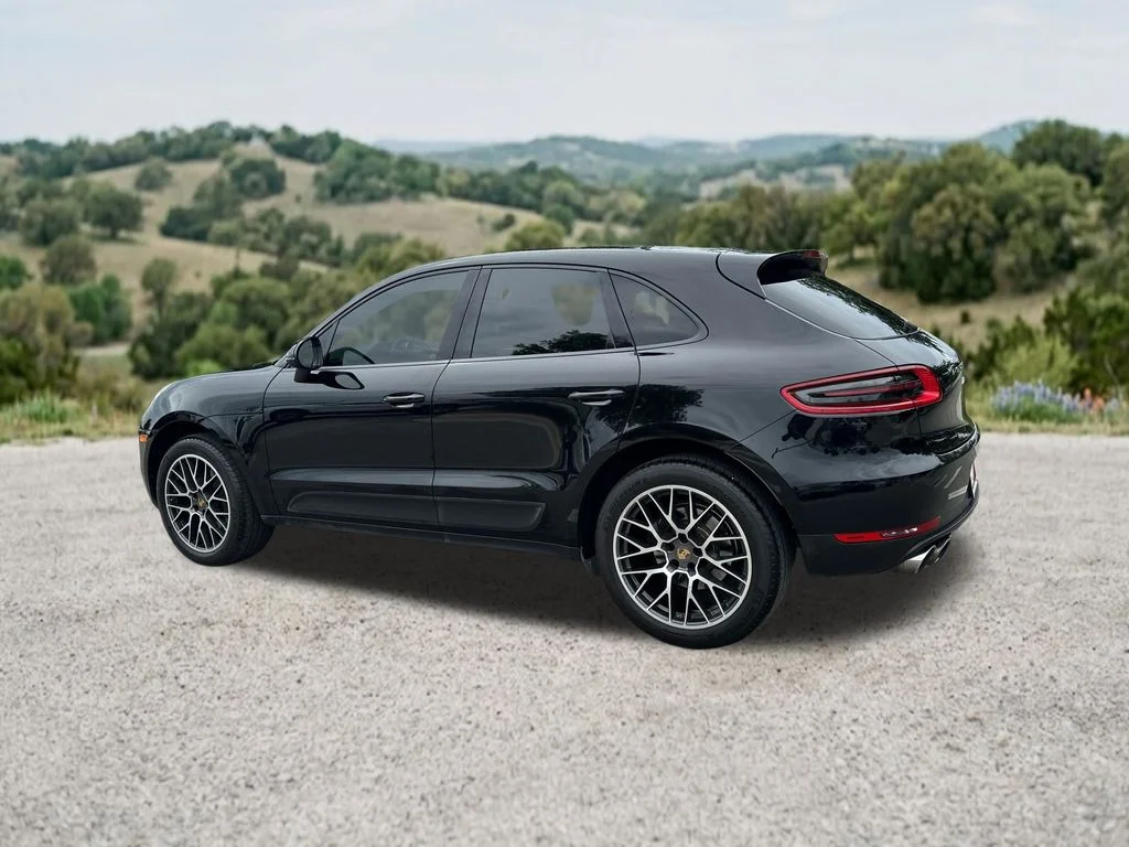 Used 2018  Porsche Base image 7
