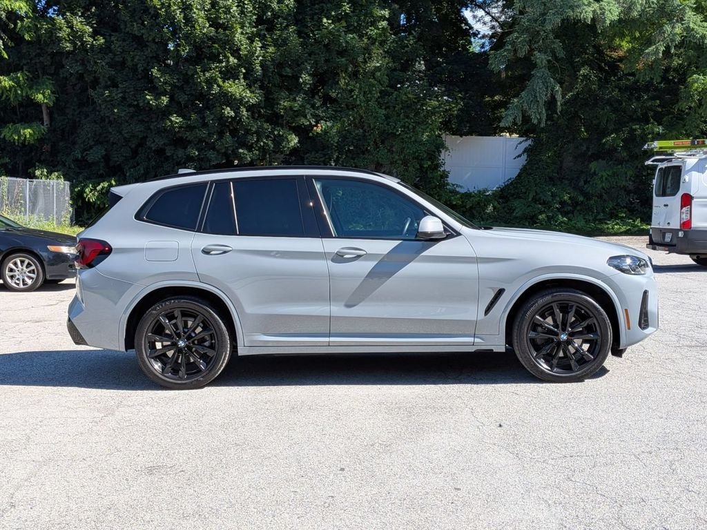 Used 2024 Gray BMW xDrive30i image 2