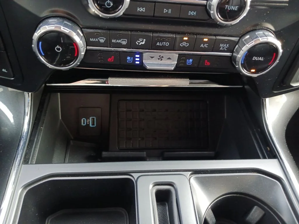 Used 2023 White Ford Lariat image 33