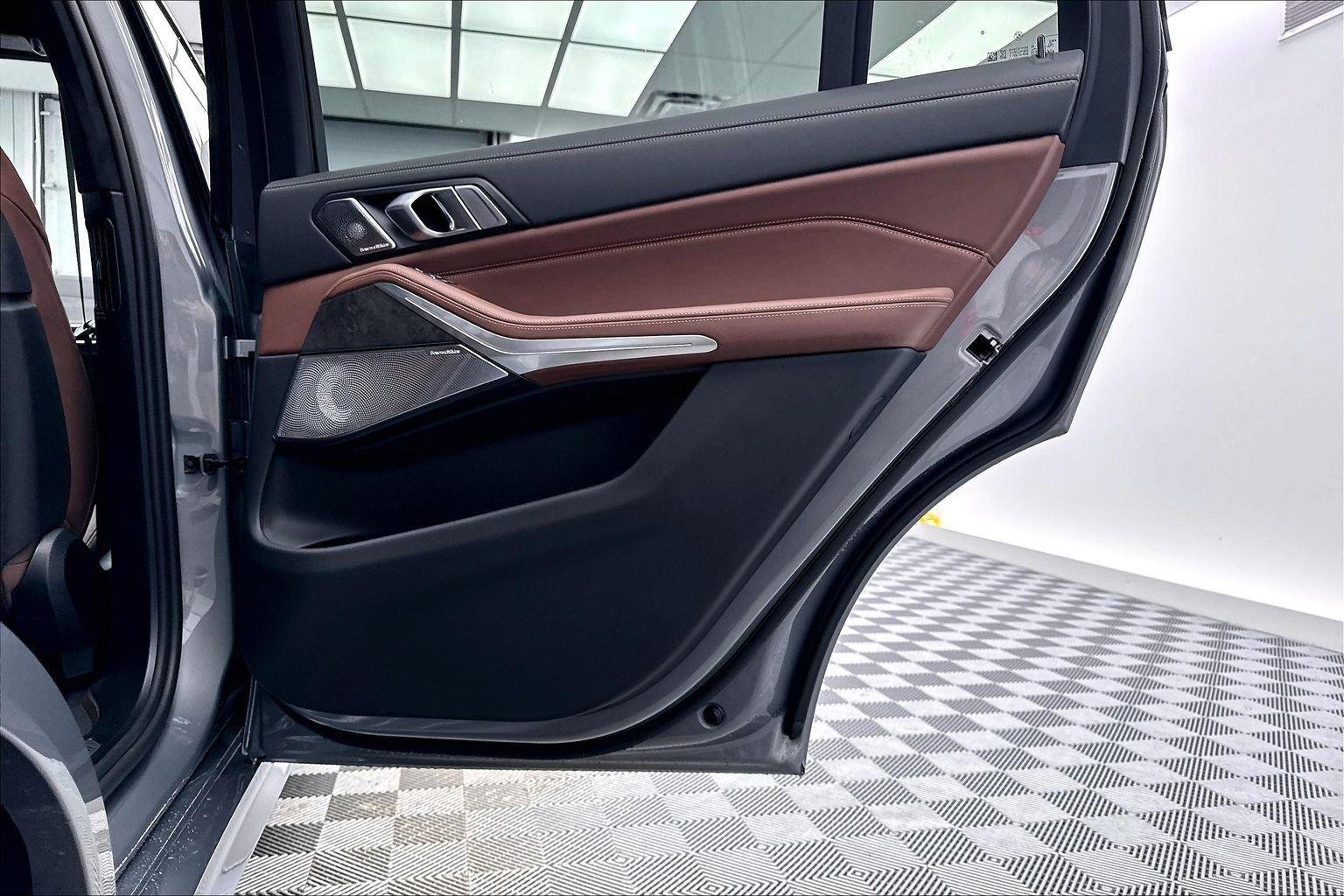 New 2027 Skyscraper Grey Metallic BMW M60i image 32