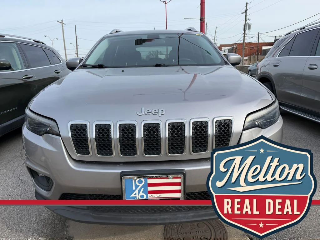 Used 2019 Silver Jeep Latitude Plus image 8