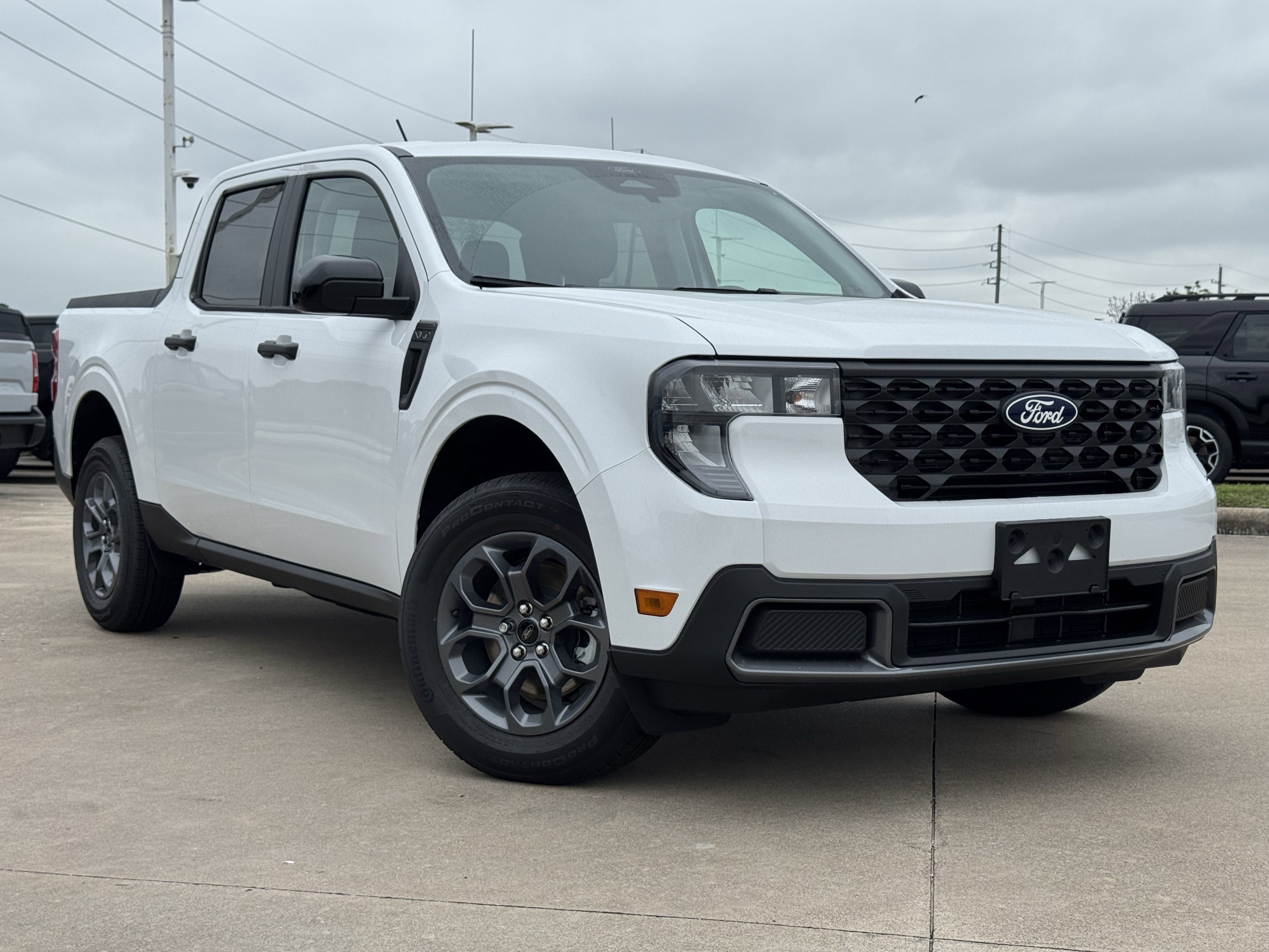 New 2026 Oxford White Ford XLT image 2