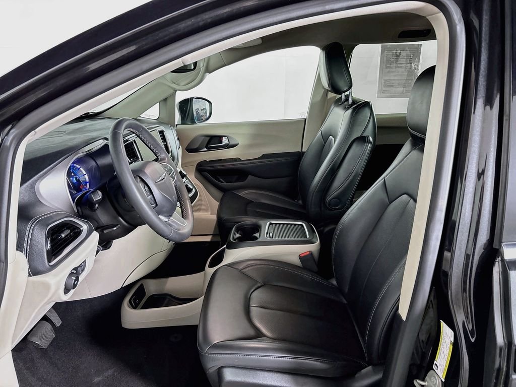 Used 2023 Black Chrysler Touring L image 11