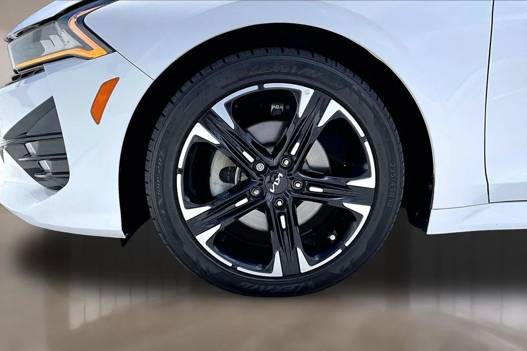 Used 2022 White Kia GT-Line image 32