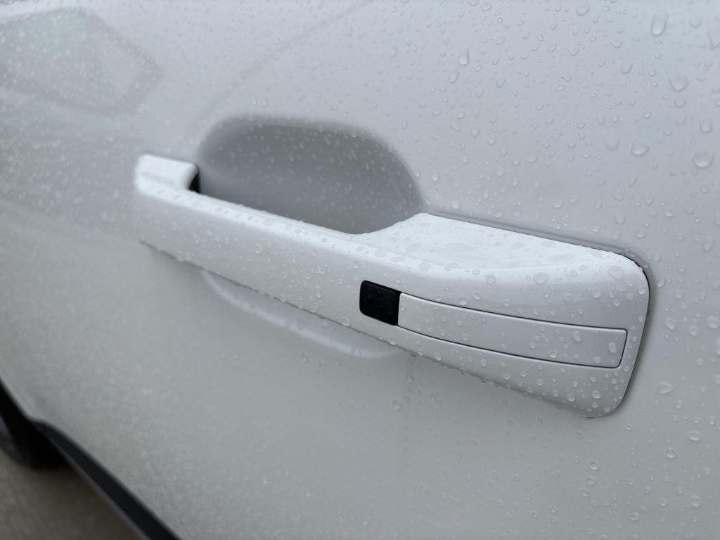New 2026 White Pearl Hyundai SEL 8P image 14