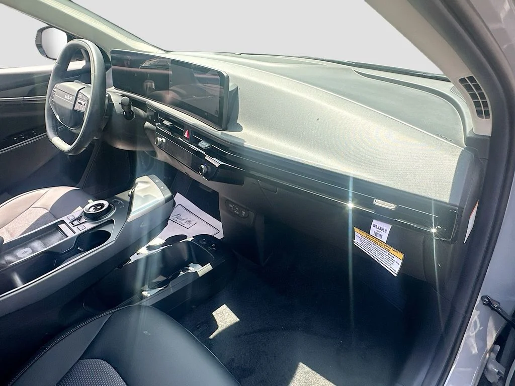 New 2026 Wolf Gray Kia LIGHT image 28