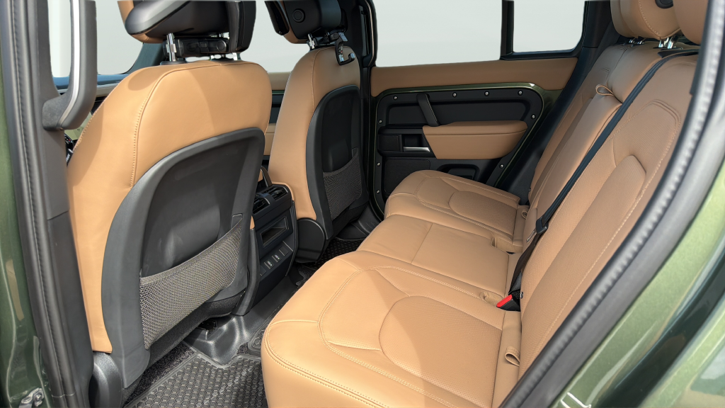 New 2026 Woolstone Green Land Rover X-Dynamic SE image 18