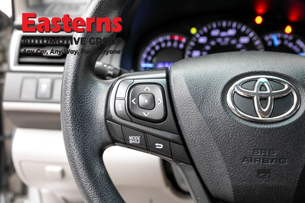 Used 2015 Silver Toyota LE image 14