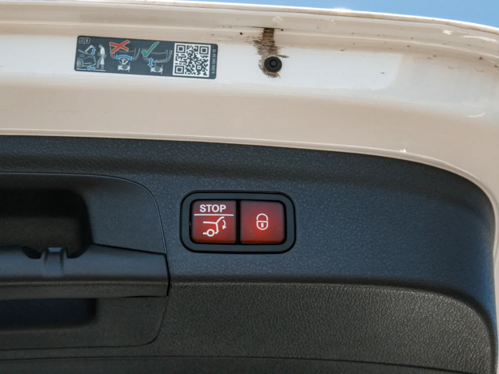 Used 2024 Polar White Mercedes-Benz GLE350 4MATIC® image 29