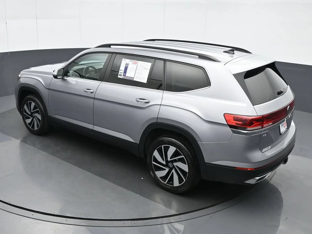 Used 2024 Silver Volkswagen 2.0T SE w/Technology image 21