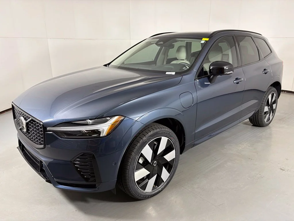 Used 2024 Blue Volvo T8 Plus Dark Theme image 4