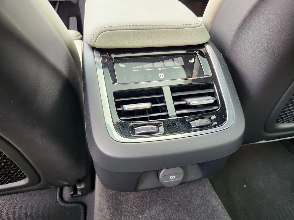 2026 Volvo V60 Cross Country Ultra - Photo 12