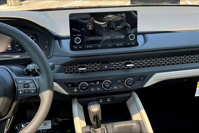 2025 Honda Accord SE - Photo 8