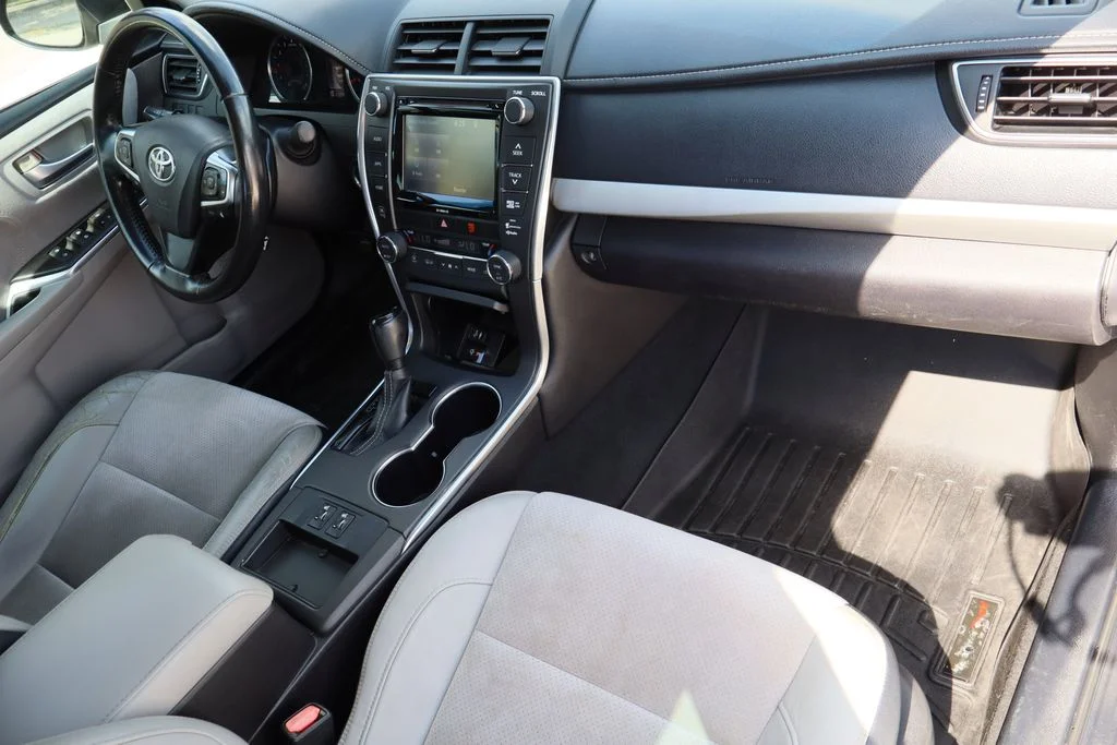 Used 2016 Gray Toyota XSE V6 image 28