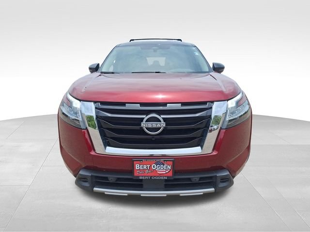 Used 2023 Red Nissan SL image 2