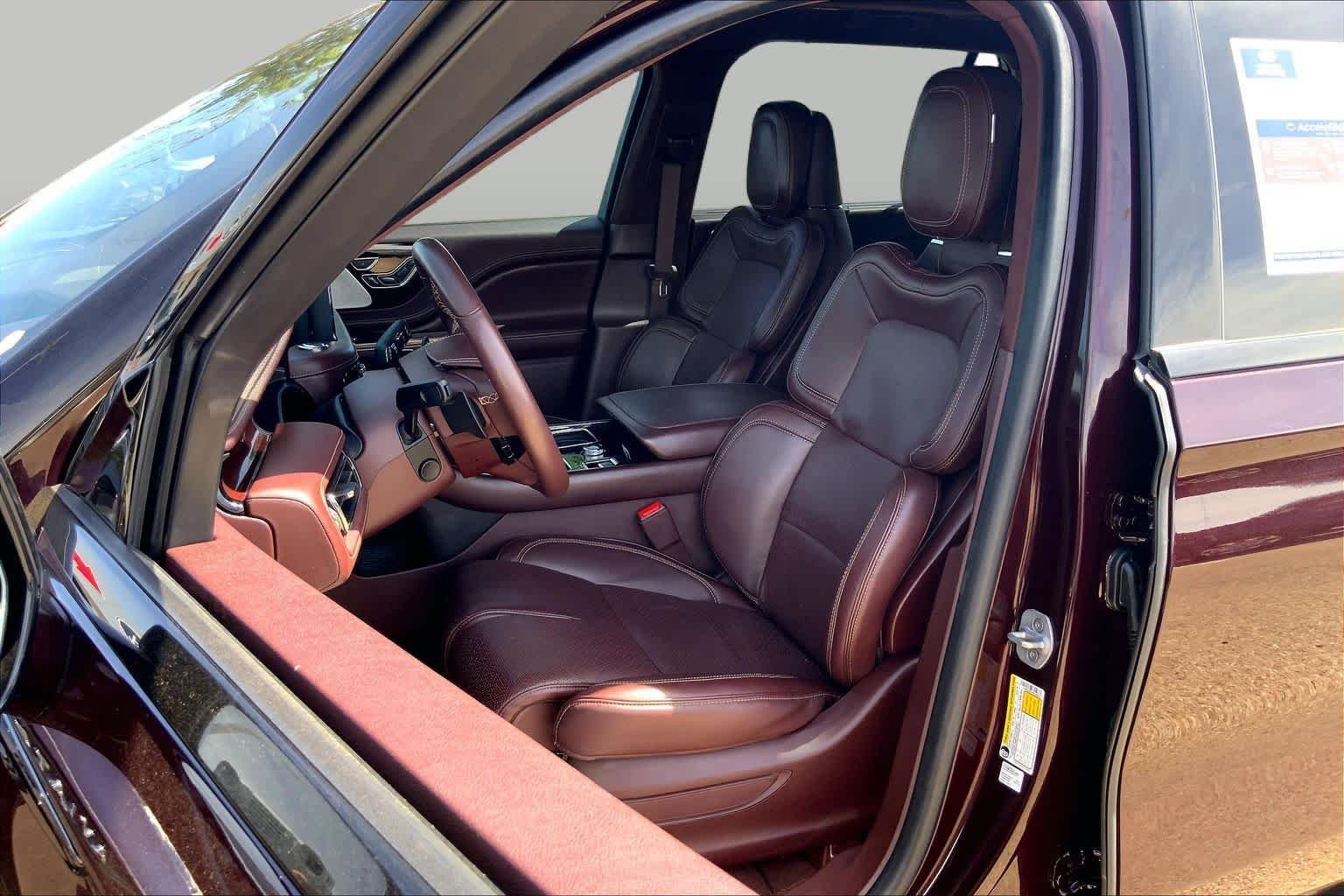 Used 2023 Diamond Red Lincoln Black Label image 8
