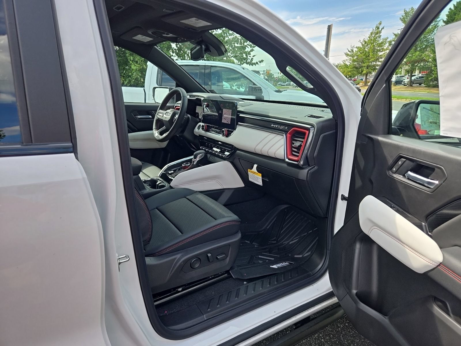 2026 GMC Canyon AT4X - Photo 12